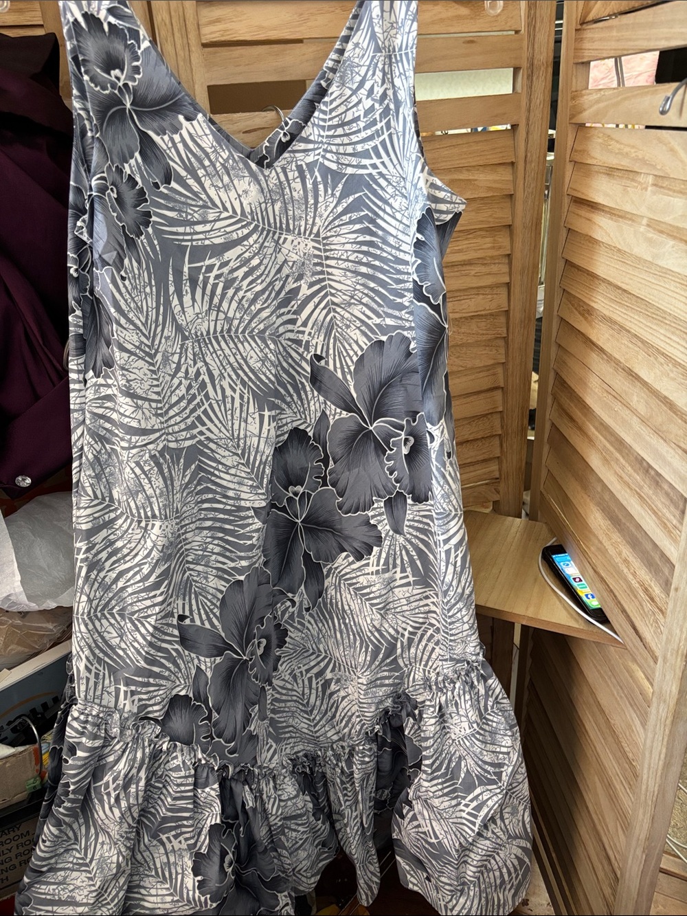 Creations Hawaii Floral Print V-Neck Dress in Gray and White Small NWOT
